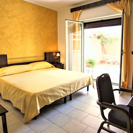 Hotel Marabel SantʼAlessio Siculo Exteriör bild
