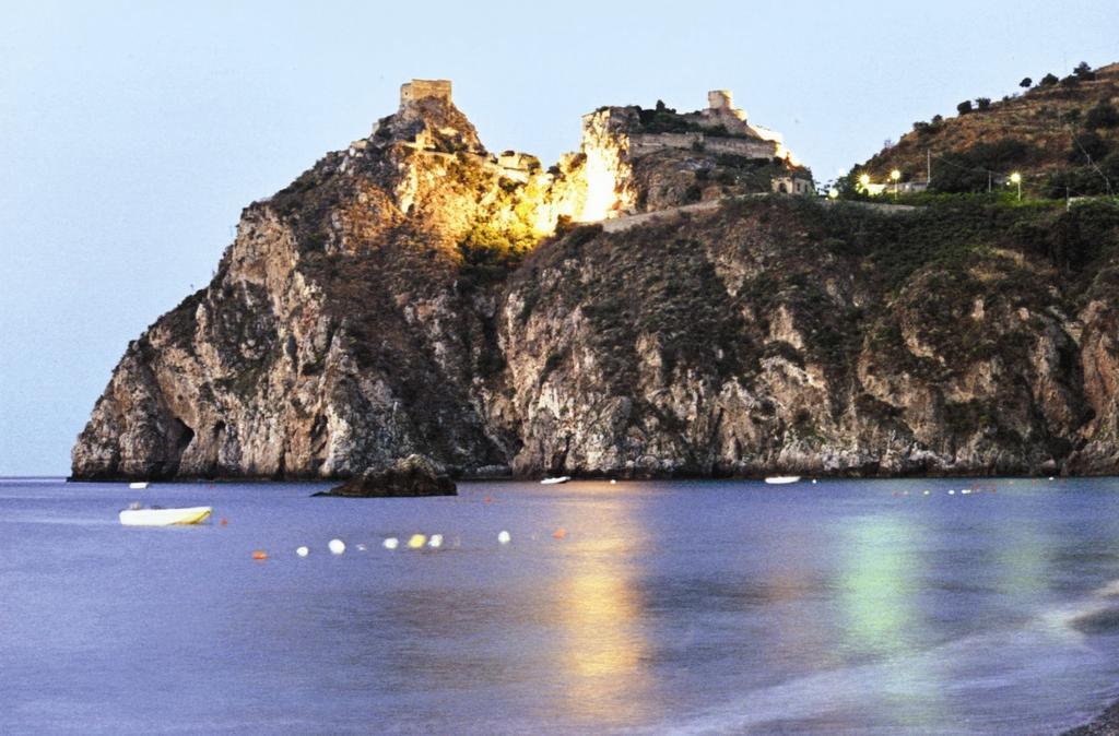 Hotel Marabel SantʼAlessio Siculo Exteriör bild