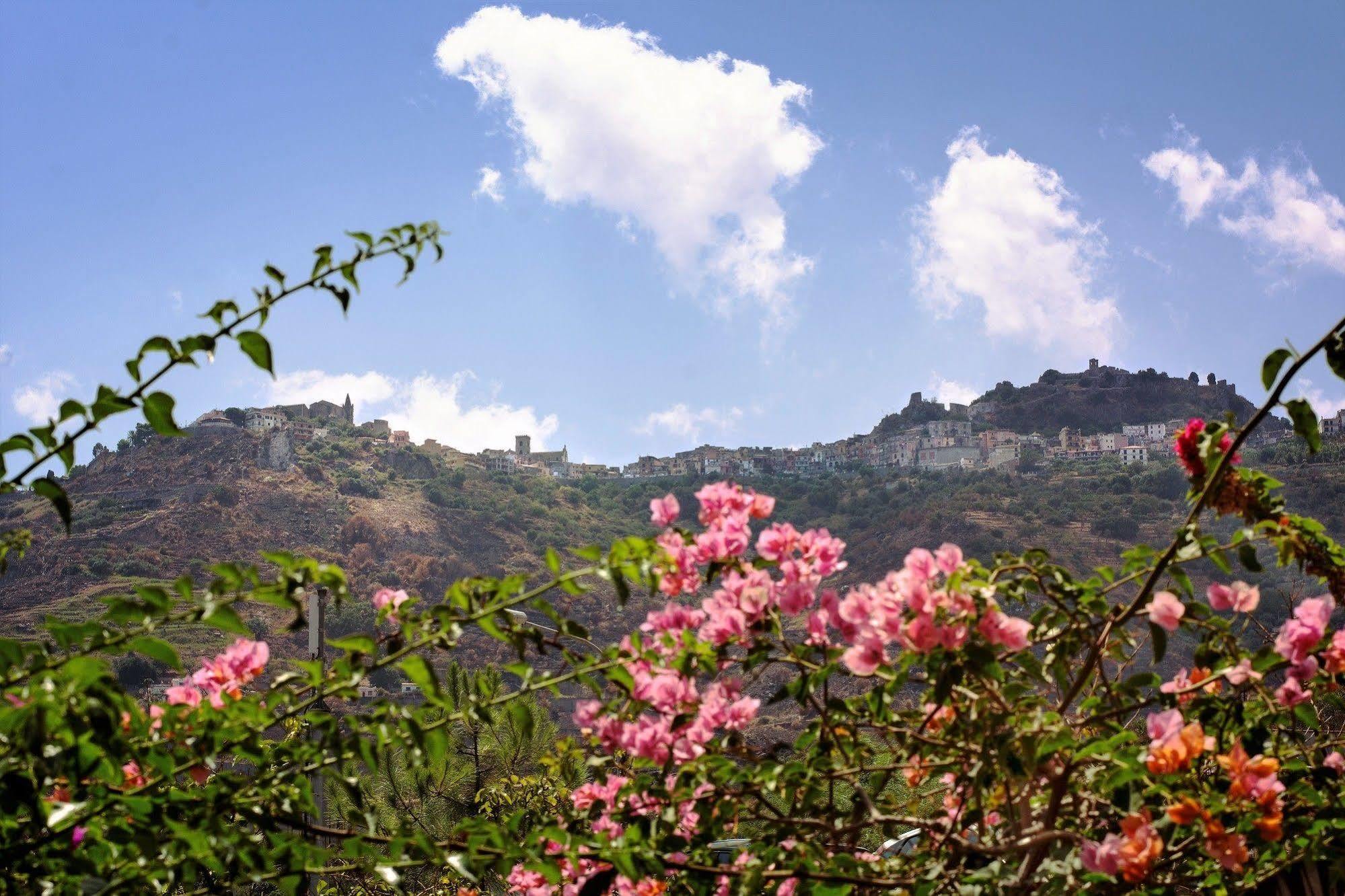 Hotel Marabel SantʼAlessio Siculo Exteriör bild